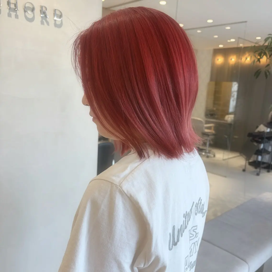 ショート カラー こばやし にな 🦖⋆͛ぷつっとボブのヘアスタイル