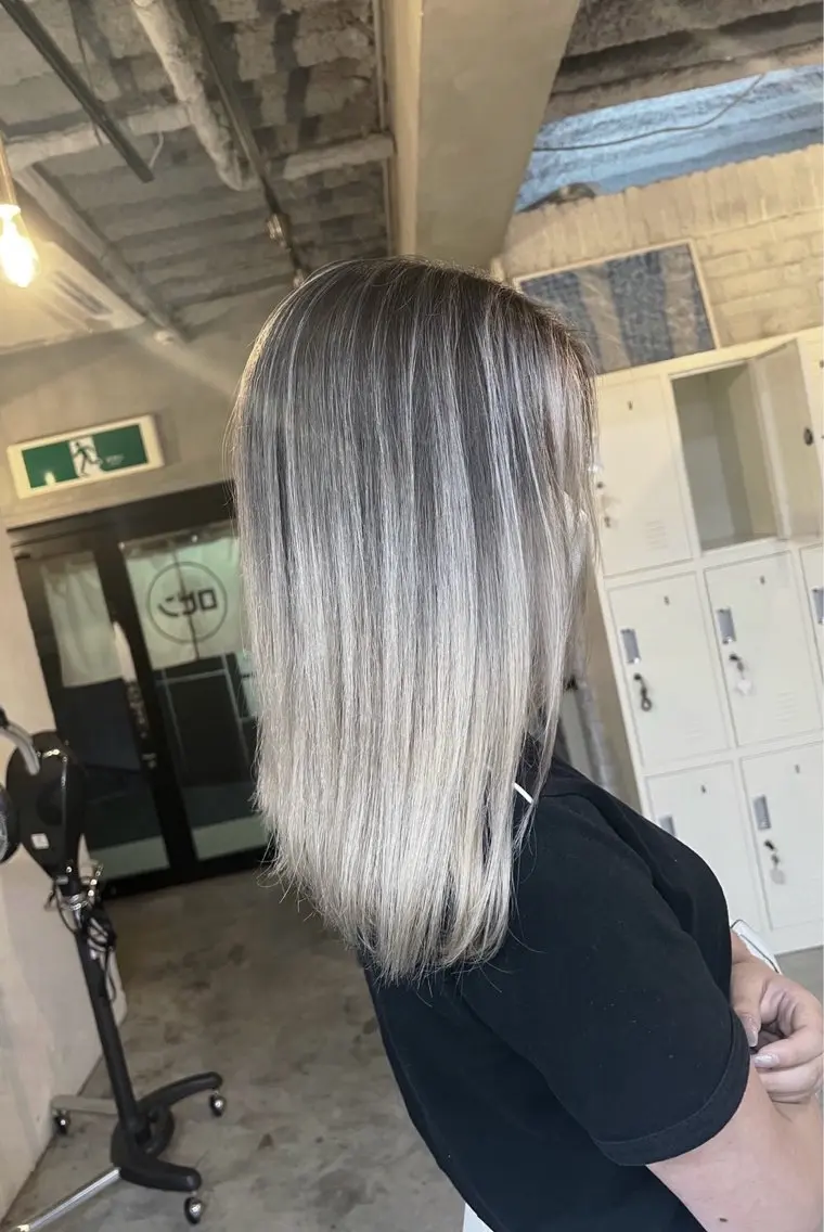 ミディアム カラー バレイヤージュ レイヤーカット ヘアカラー トリートメント 指名数No.1 /NAOYAのヘアスタイル