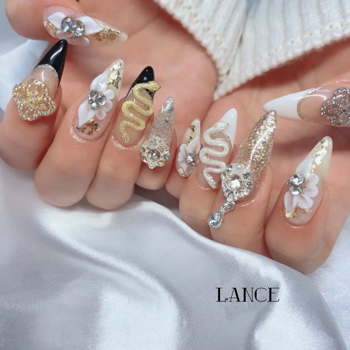 ネイル オーロラネイル フレンチネイル キラキラネイル ニュアンスネイル ピンク ハンドネイル Lance nailのネイルデザイン