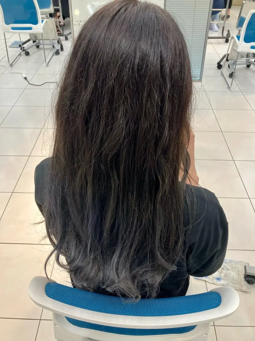 カラー ダブルカラー シルバー 清水 美香のヘアスタイル