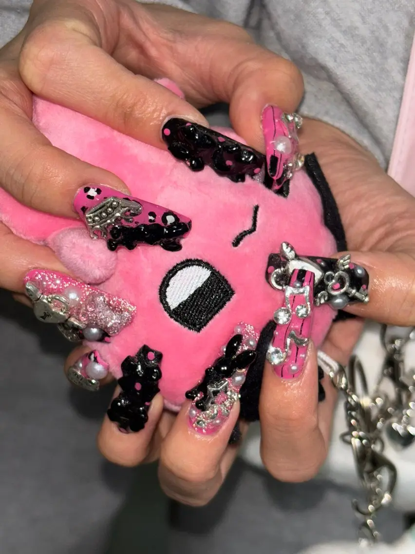 ネイル ハンドネイル 🪐富島彩夏 /海外nail🪐のネイルデザイン
