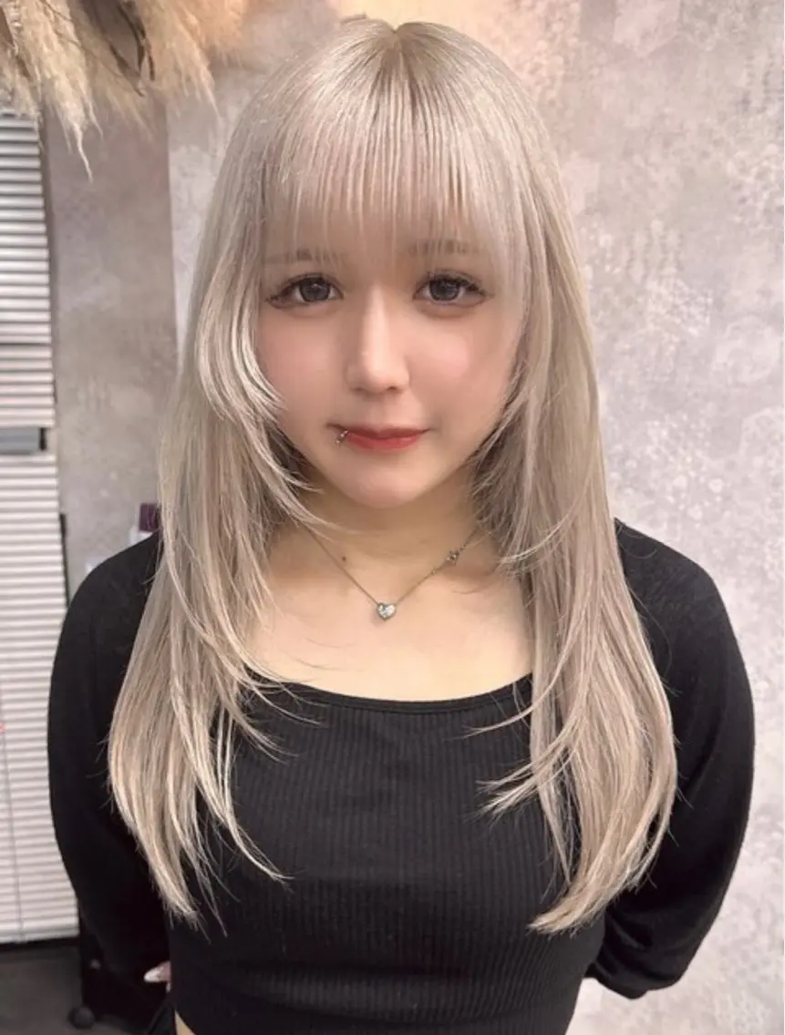 ミディアム カラー アッシュ アッシュグレー ベージュカラー ブリーチ ブロンド カット ヘアカラー トリートメント 【ときめき屋さん🎀 ハイトーン大和🎀】のヘアスタイル