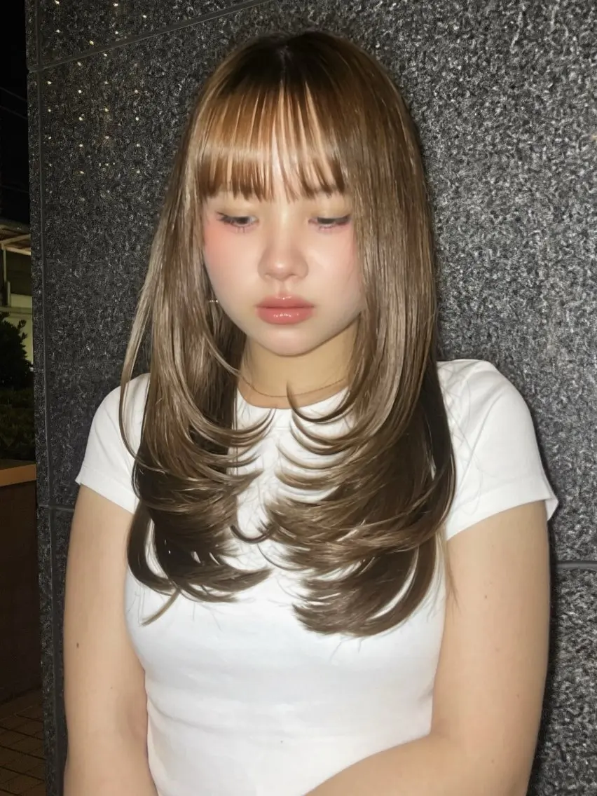 カラー ブリーチ 透明感カラー ダブルカラー グレージュ ミルクティーグレージュ ヘアカラー YOLO/ HANAのヘアスタイル