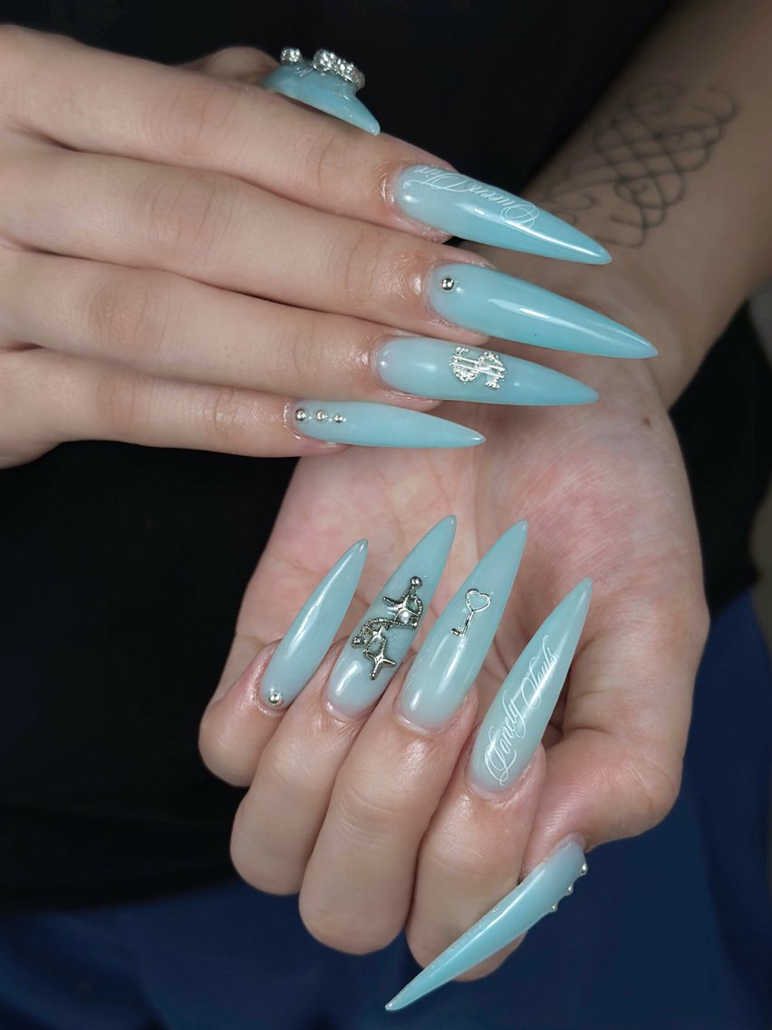 ネイル ジェルネイル キラキラネイル ロングネイル マグネットネイル 持ち込み ハンドネイル Sully Nail  Labのネイルデザイン