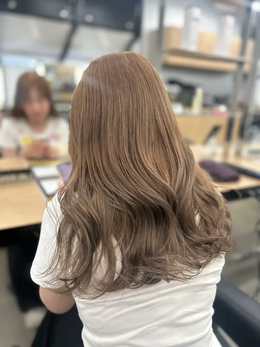 ロング カラー ヘアカラー トリートメント ヘッドスパ ヘアセット YUKA🤍ベージュ /ミルクティーのヘアスタイル