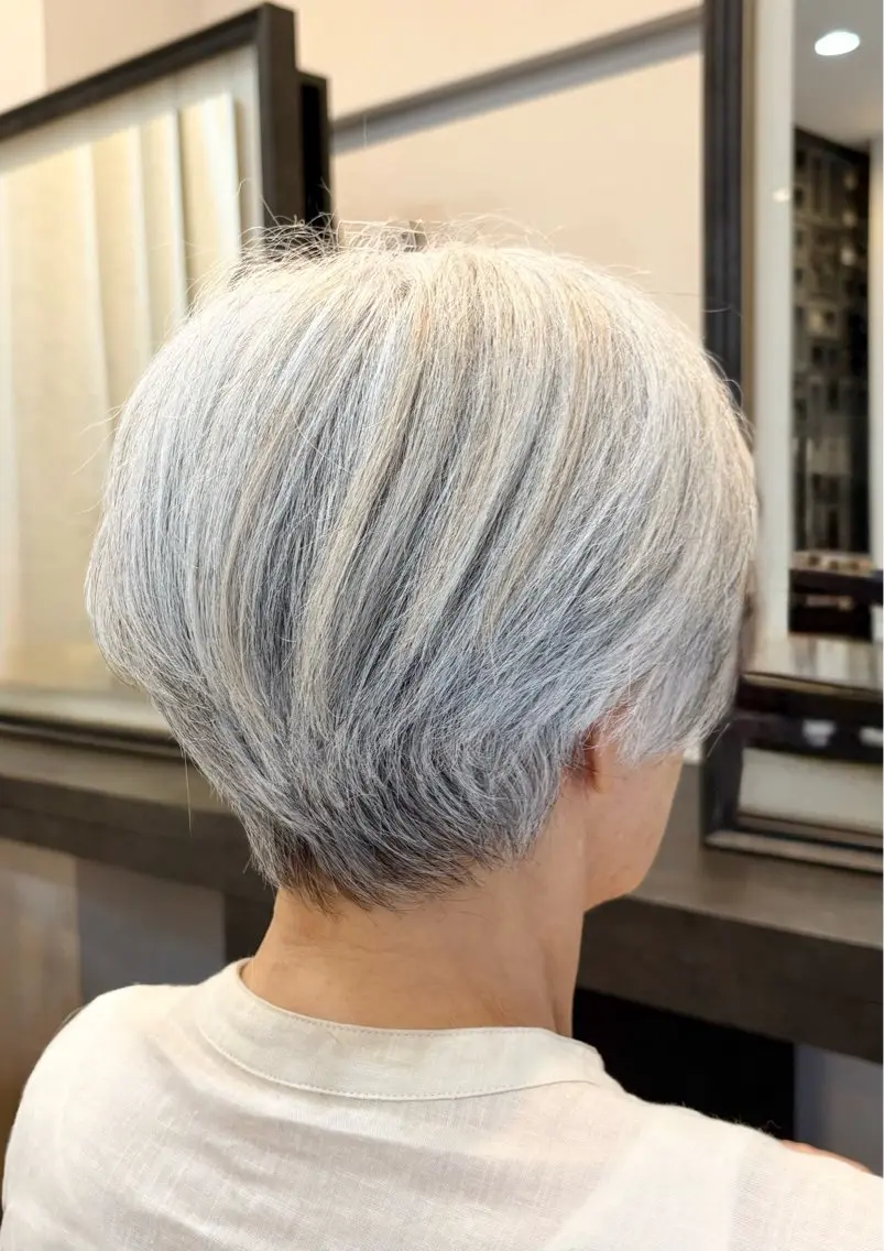 ショート ショートレイヤー レイヤーカット ショートヘア 小松 寧々のヘアスタイル