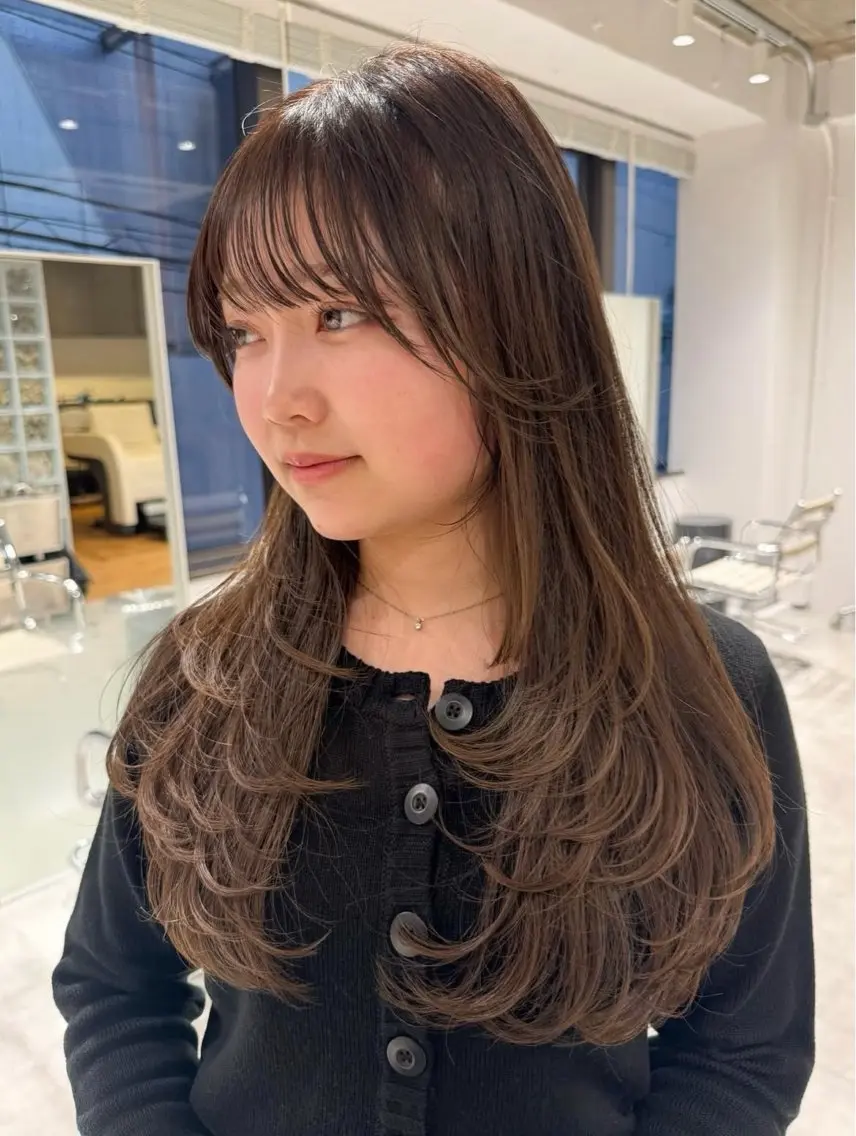 ロング レイヤーカット カット ヘアカラー トリートメント 似合わせレイヤー ＆縮毛矯正のヘアスタイル