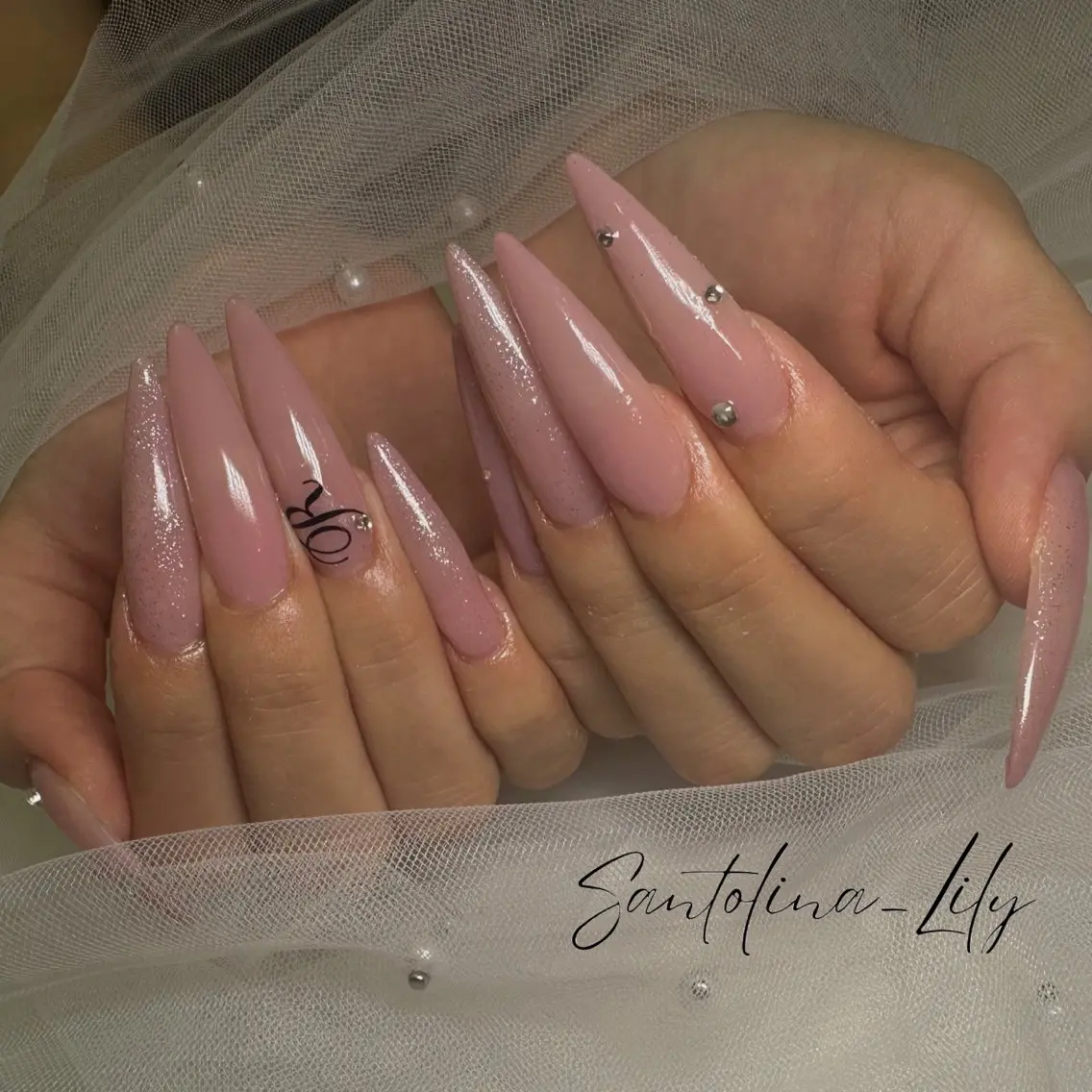 ネイル ロングネイル 持ち込み ピンク シンプルネイル ワンホンネイル ハンドネイル Santolina Lilyのネイルデザイン