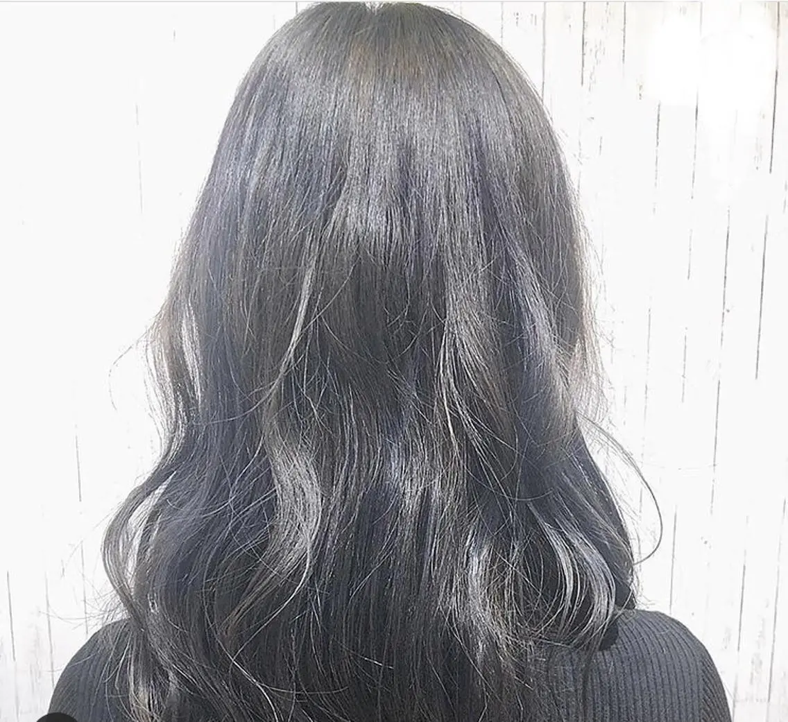 ミディアム アッシュ カぺリベラ グラマラス店のヘアスタイル