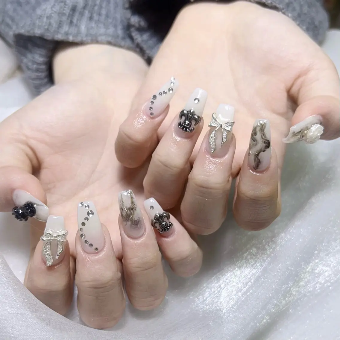 メンズ ネイル メンズ韓国風 アートネイル オーロラネイル ガーリー キラキラネイル ハンドネイル Nail salon 木にいるのネイルデザイン