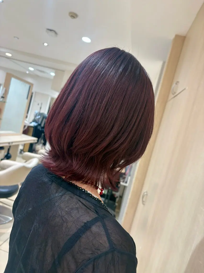 カラー レッドカラー ヘアカラー 上村 陽菜のヘアスタイル