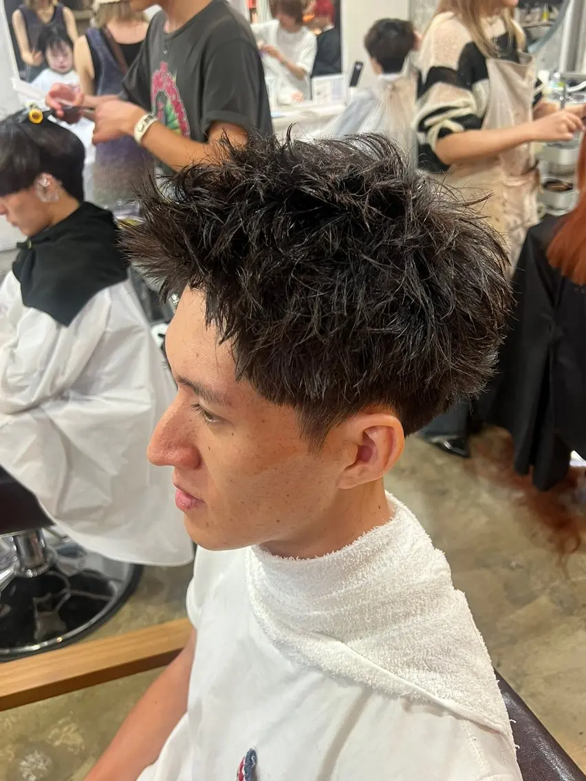 メンズ スパイキーショート 刈り上げ 湖城 恵吾のヘアスタイル