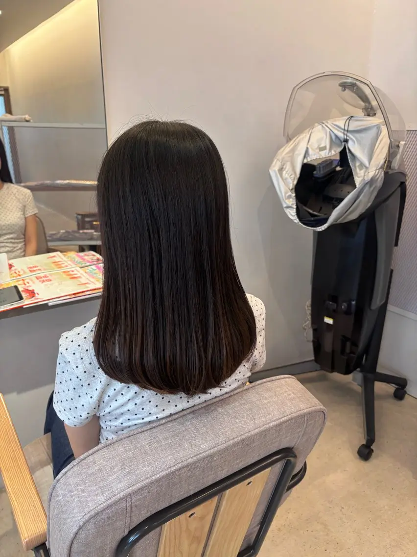セミロング 真鍋 月音のヘアスタイル