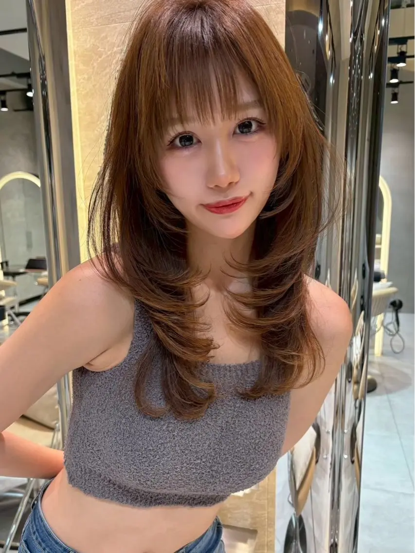 セミロング くびれヘア 韓国風ヘア レイヤーカット 小顔カット カット ヘアカラー トリートメント 小顔レイヤー/顔周り 艶髪カラー/金山のヘアスタイル