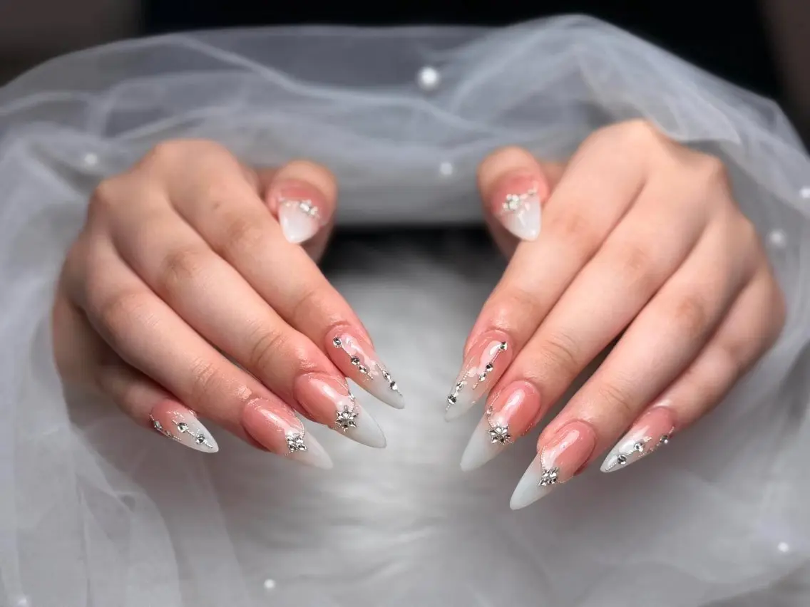 ネイル アートネイル 長さ出し ジェルネイル 韓国ネイル マグネットネイル ハンドネイル Cloudy Chan Nailのネイルデザイン