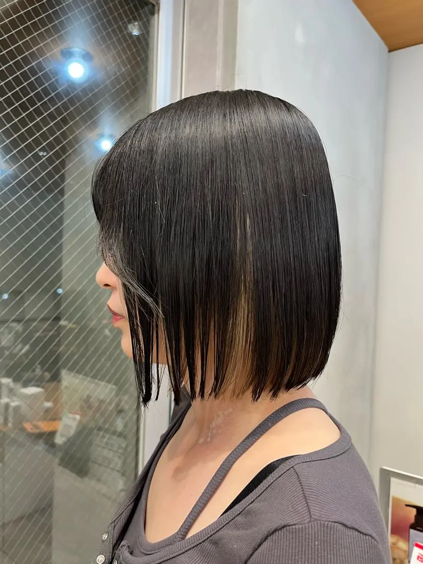 ミディアム カラー 圧倒的 毛流れ センターパートのヘアスタイル