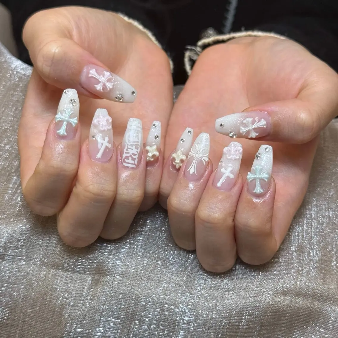 ネイル チークネイル フレンチネイル ジェルネイル ガラスフレンチ 韓国ネイル ハンドネイル ハンドケア Anh Nail 歌舞伎町のネイルデザイン