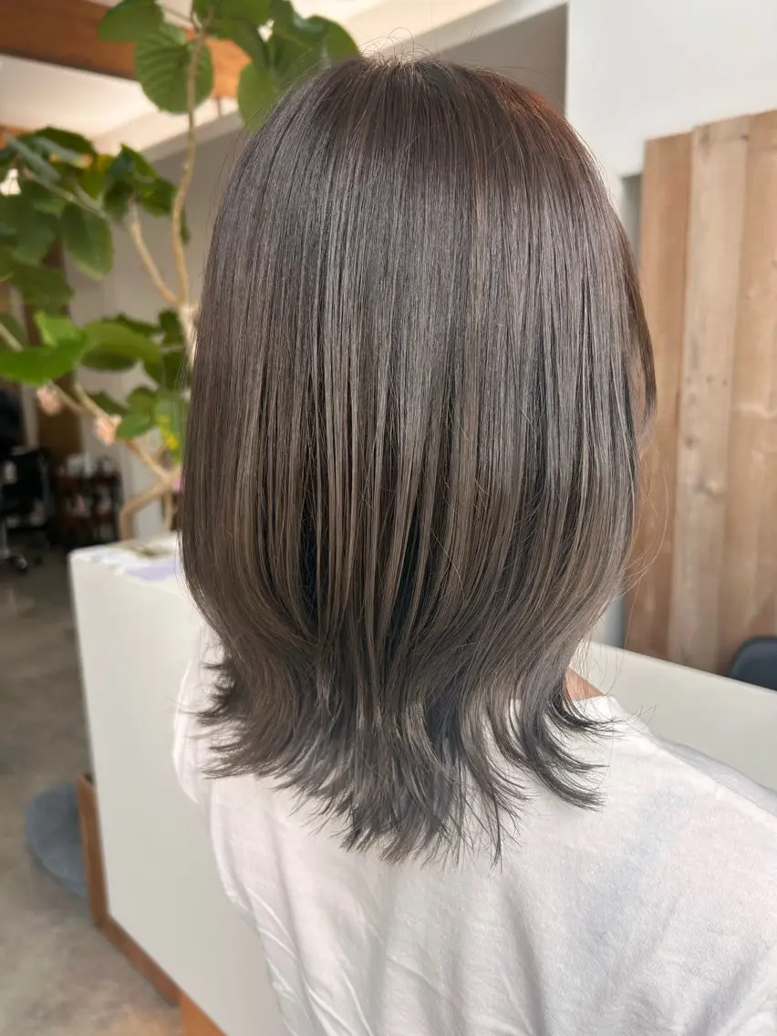 ミディアム カラー ミディアムレイヤー アッシュ アッシュグレー アッシュグレージュ 透明感カラー SOL _nagisa.のヘアスタイル