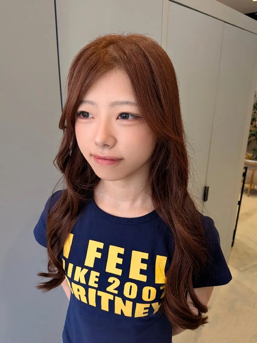 カラー ロング 古屋 美春のヘアスタイル