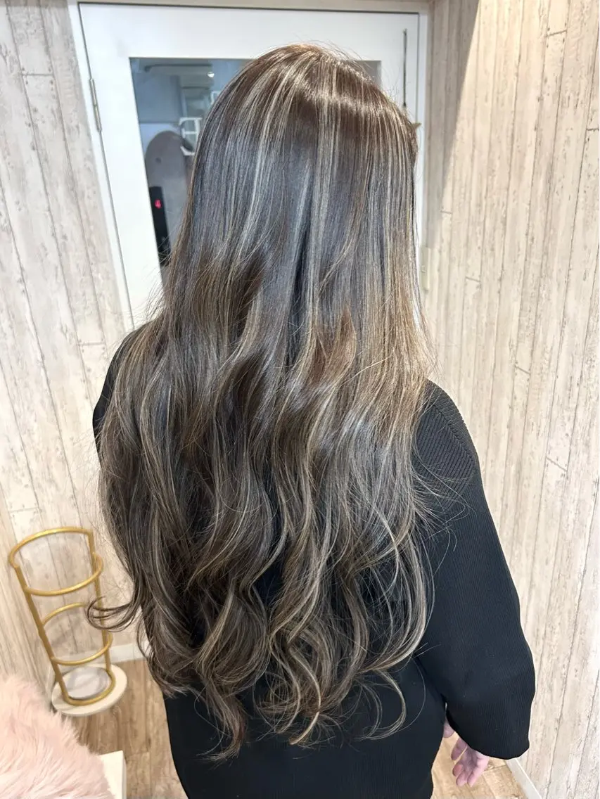 ロング カラー ブリーチ ハイライトカラー ハイライト ヘアカラー アキヒロ🔸 骨格診断/ショートのヘアスタイル