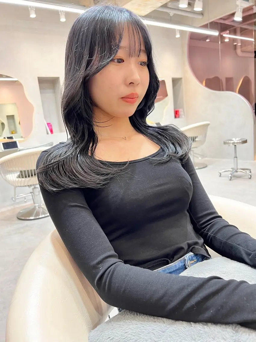 セミロング カラー ヘアアレンジ 黒髪 ブリーチ ブルーカラー ブルーブラック 🔶似合わせセンター パート/ヤス🔶のヘアスタイル