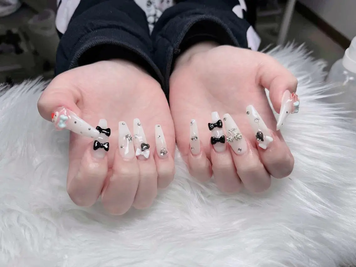 ネイル フレンチネイル ジェルネイル ハロウィン 韓国ネイル マグネットネイル ハンドネイル neco H.babynailのネイルデザイン