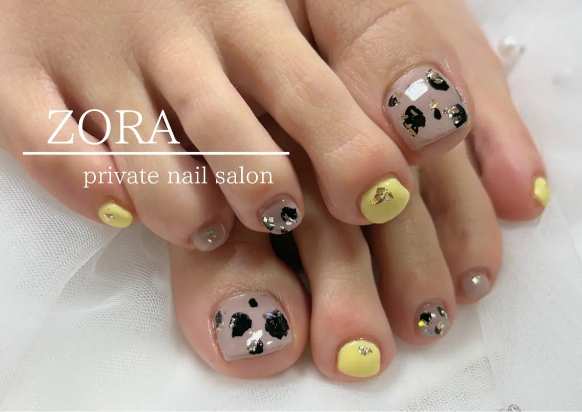 【フットモデル💅】親指2本アート🙈✨オフなしの写真