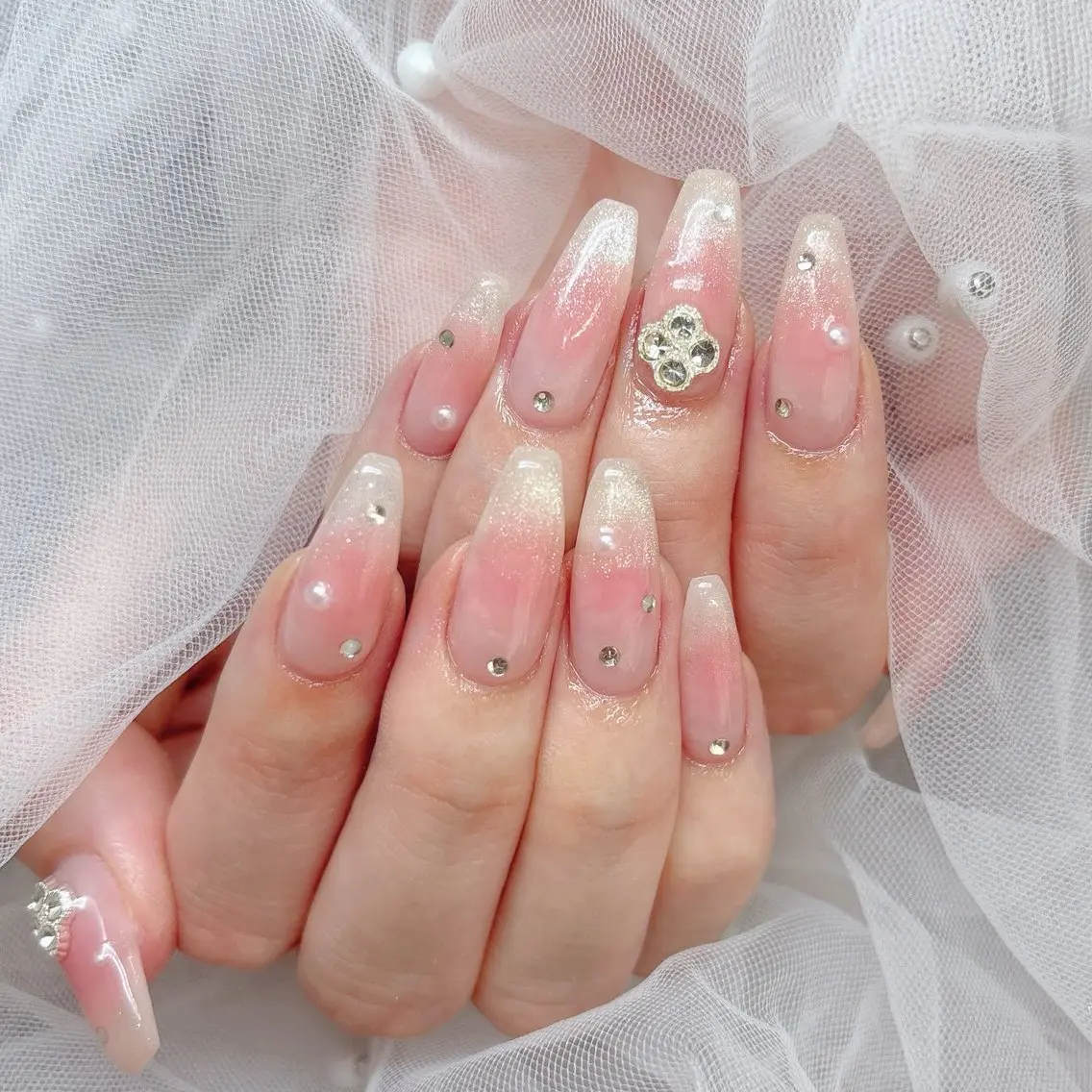 ネイル チークネイル ストーンネイル ワンホンネイル ハンドネイル ハンドケア 心斎橋Salon Epokkuのネイルデザイン
