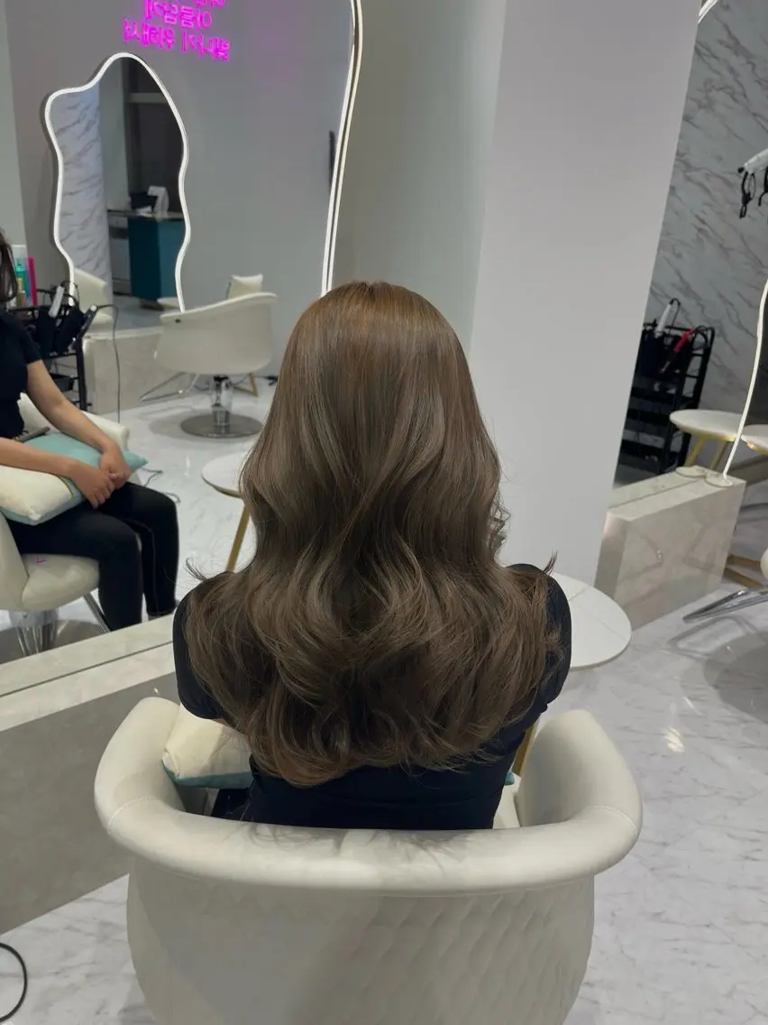 セミロング カラー 𝑹𝒊𝒉𝒐🎀 名駅/大人韓国ヘアのヘアスタイル