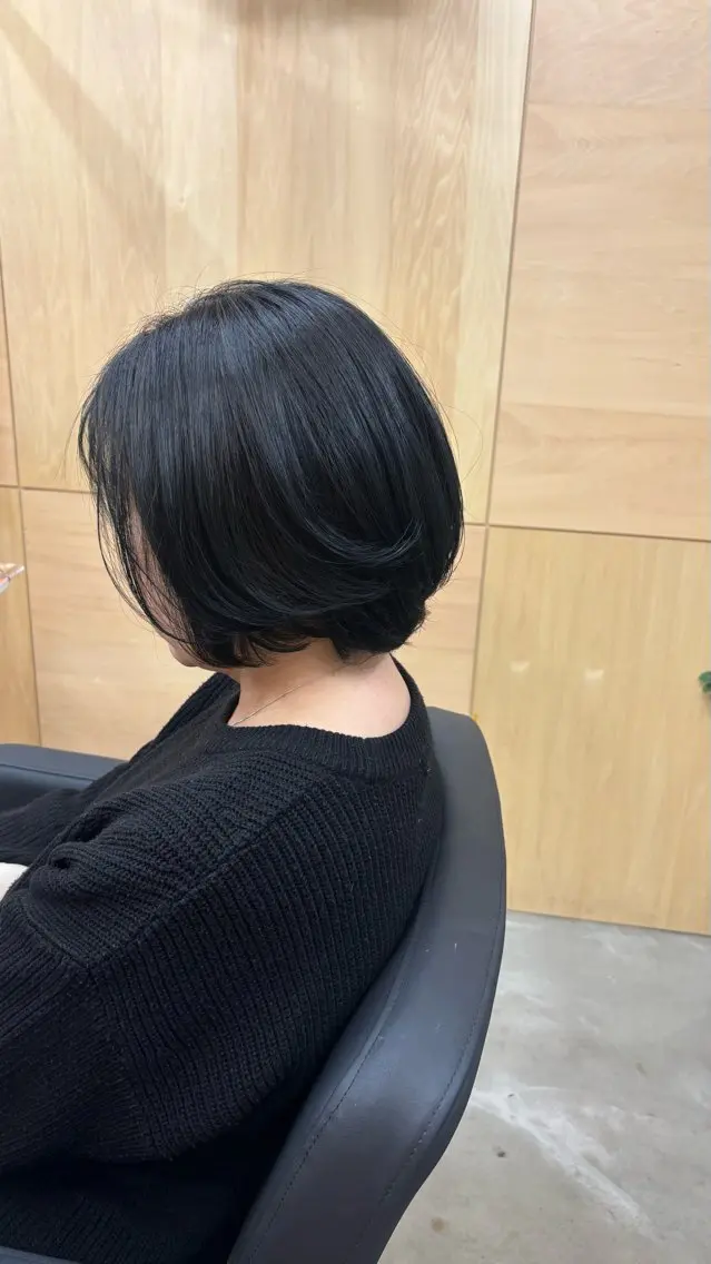 ショート カラー 黒髪 ブルーカラー ブルーブラック ヘアカラー ROBE HAIR /愛里咲のヘアスタイル