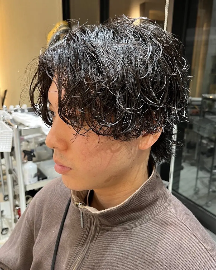 メンズ センターパート メンズパーマ 波巻きパーマ カット パーマ 波巻き/ツイスパ ⭐️岡安のヘアスタイル