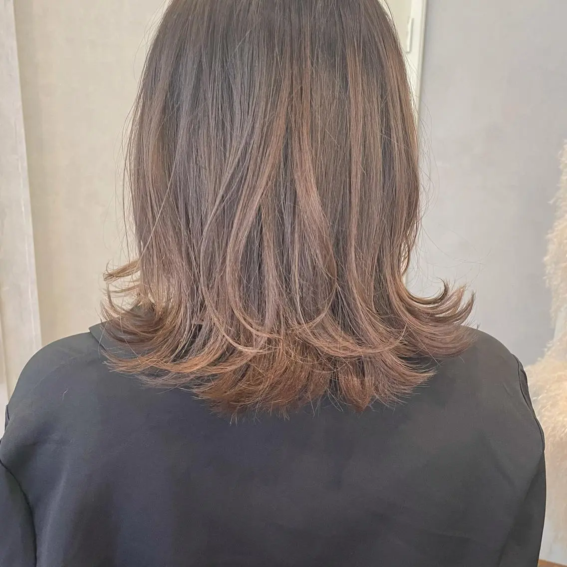ミディアム くびれヘア レイヤーカット カット ヘアカラー はるか 💐 お悩み改善美容師のヘアスタイル