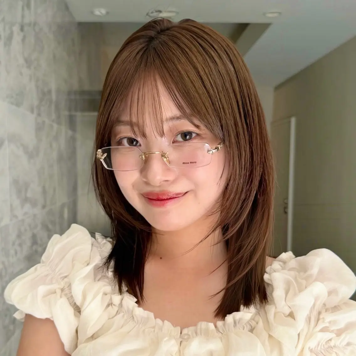 ミディアム カラー 顔周りレイヤー꙳⋆ ミディアム⌇SAKIのヘアスタイル