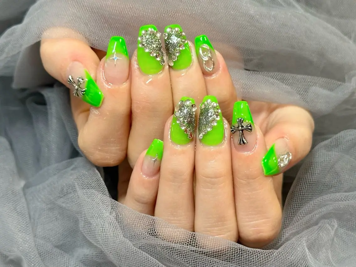 ネイル グリーン ハンドネイル Nail Salon KURELLYのネイルデザイン