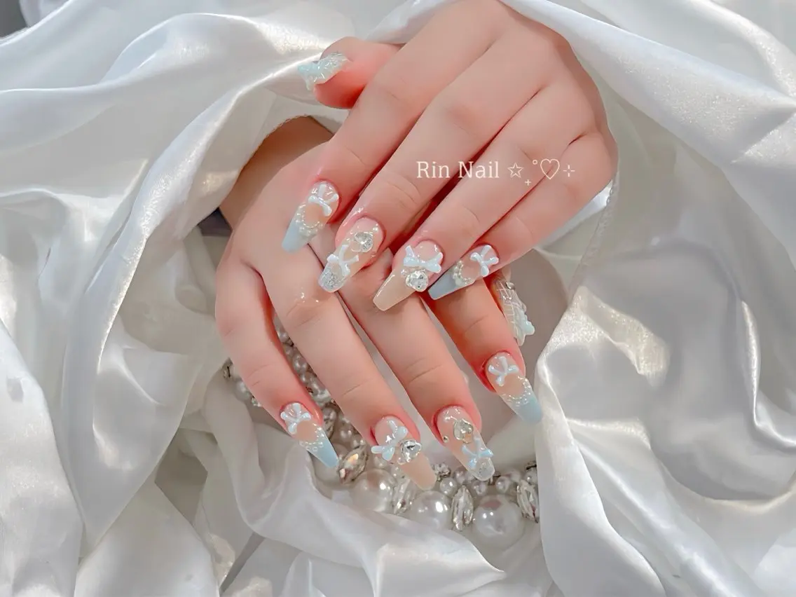 ネイル オーロラネイル チークネイル 桜ネイル クリアネイル ドット ハンドネイル Rin Nail 新大久保店のネイルデザイン