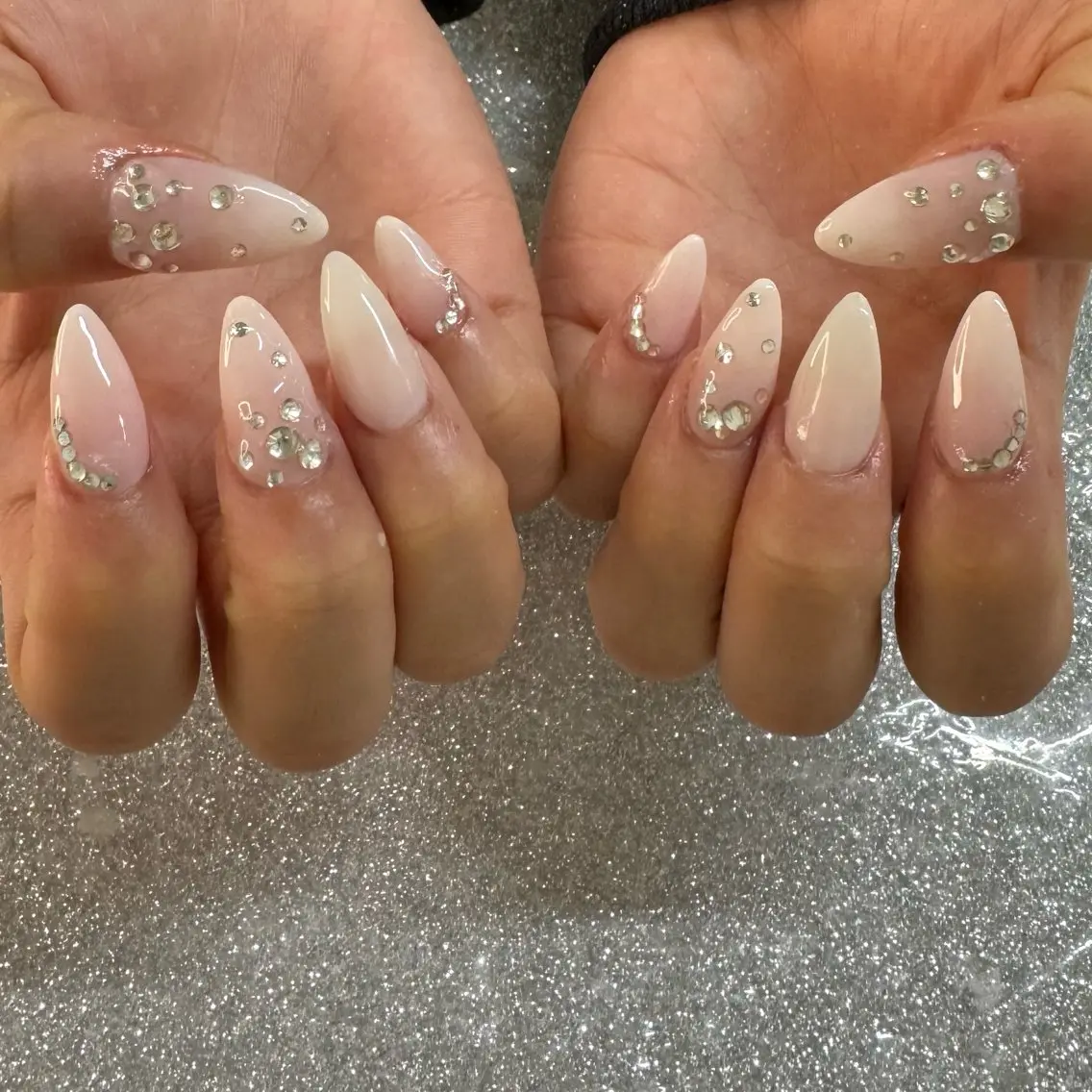 ネイル ハンドネイル VIERU 🌈🎀💖のネイルデザイン