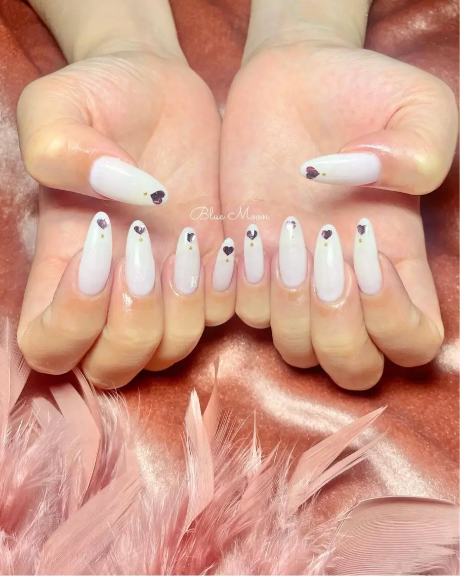 ネイル ハート ホログラムネイル ハンドネイル フットネイル ハンドケア nail salon Blue Moonのネイルデザイン