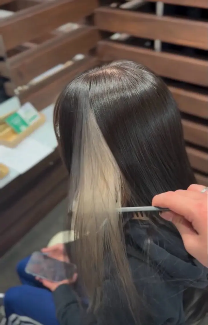 ロング カラー ヘアカラー トリートメント 岡田 望夢のヘアスタイル