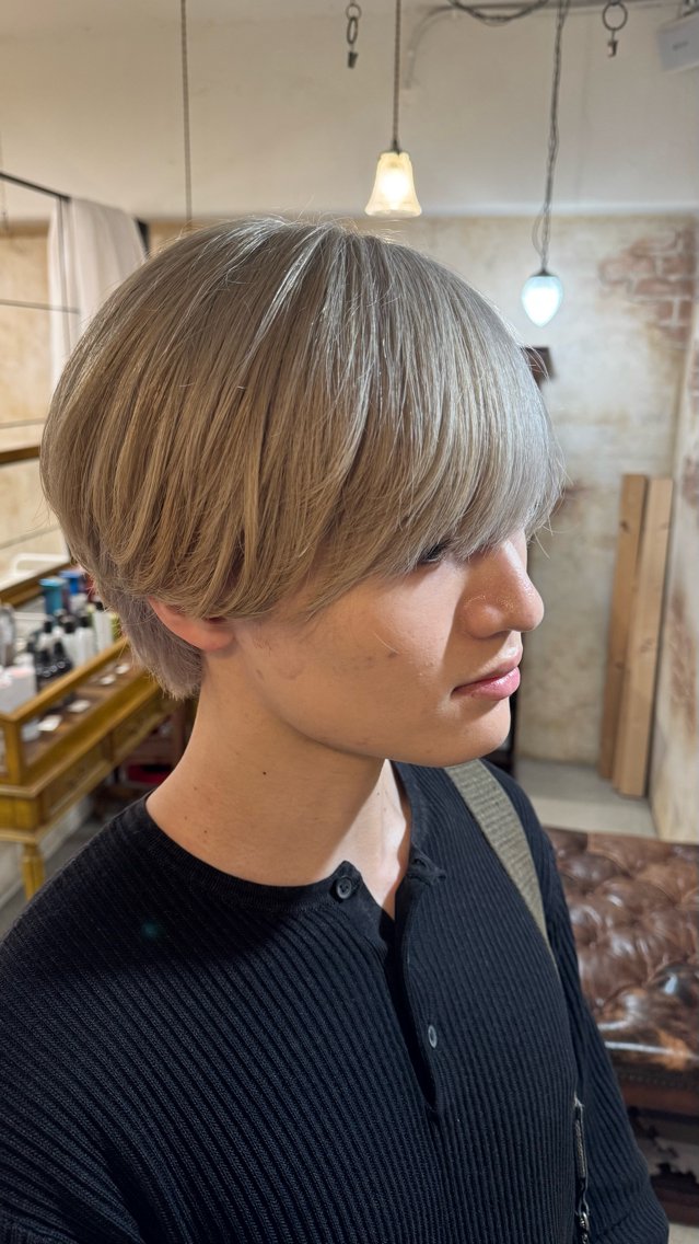 カラー メンズ メンズブリーチ ベージュカラー ブリーチ ミルクティーベージュ ヘアカラー 菰田 愛輝のヘアスタイル