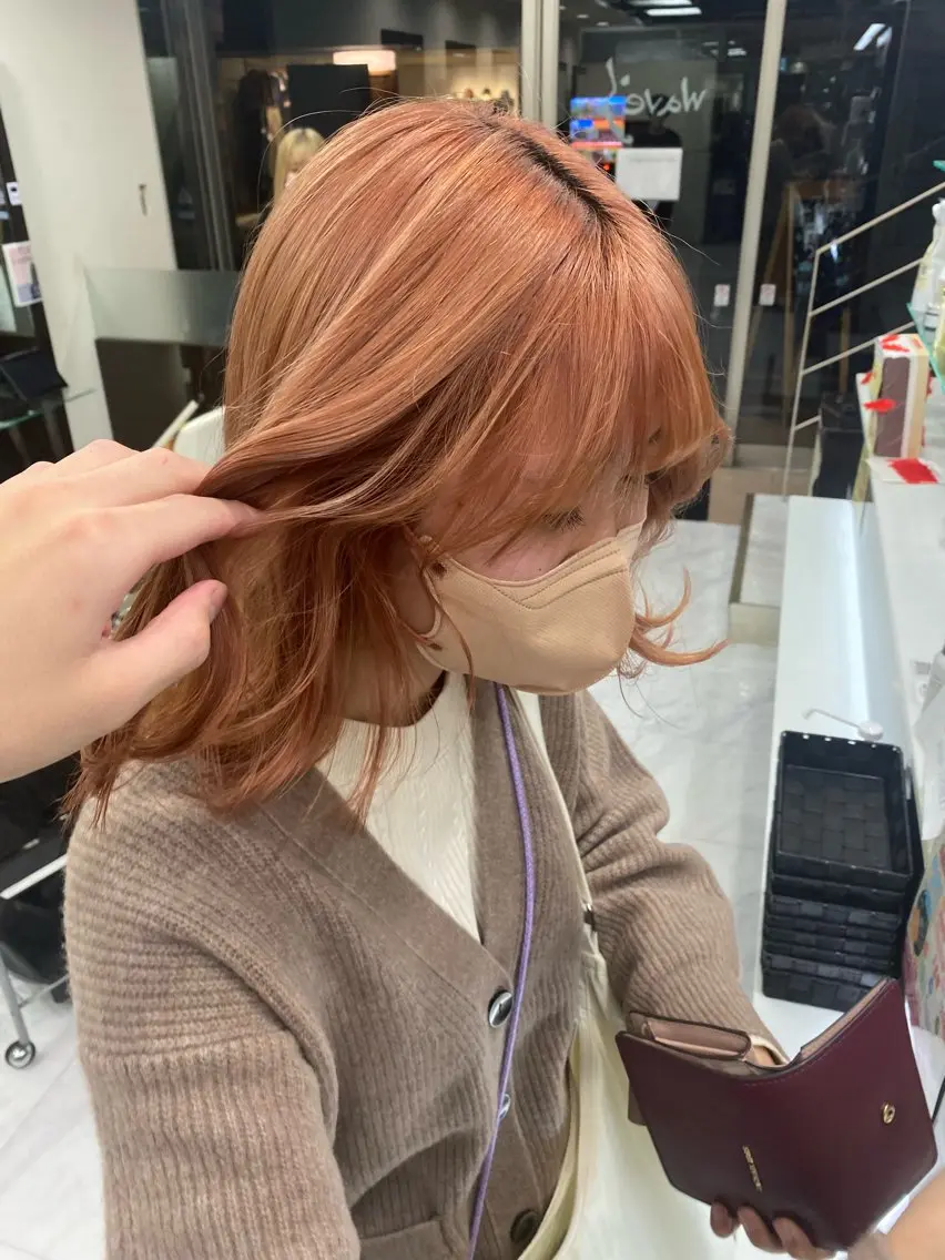 ミディアム カラー ヘアアレンジ 切りっぱなしボブ ブリーチ デザインカラー ダブルカラー ハイトーンカラー カット ヘアカラー トリートメント 目黒 碧人のヘアスタイル