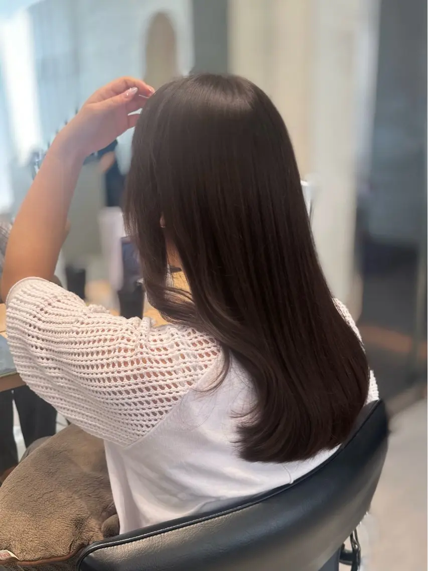 セミロング カラー トリートメント ヘッドスパ ヘアセット ミオ💎ショート 透ける暗髪のヘアスタイル