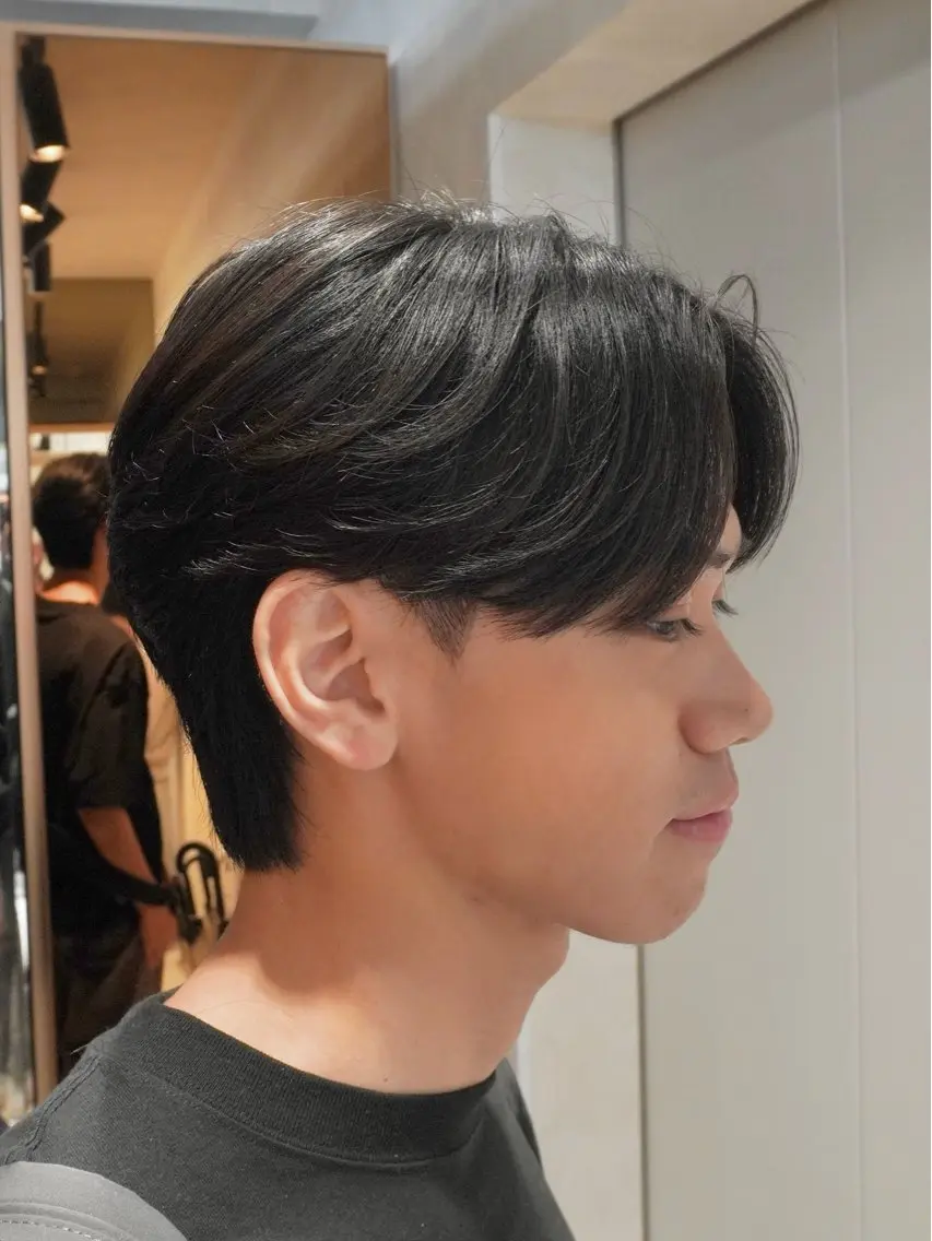 ショート パーマ ヘアアレンジ メンズ センターパート フェザーパーマ メンズパーマ 縮毛矯正 ニュアンスパーマ カット 縮毛矯正 HIKARI メンズ満足度No.1のヘアスタイル