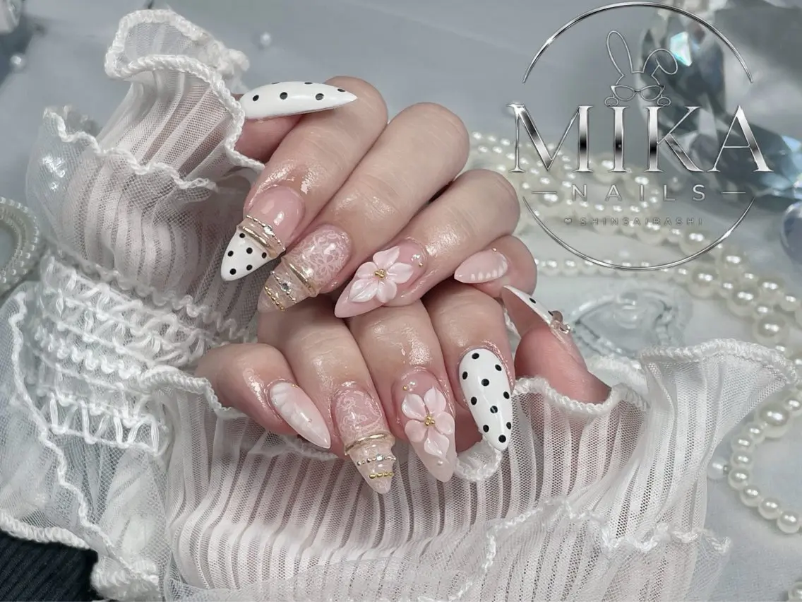 ネイル アートネイル チークネイル ドット フットネイル フレンチネイル ハンドネイル 🌱Rina🎀 Mikaのネイルデザイン