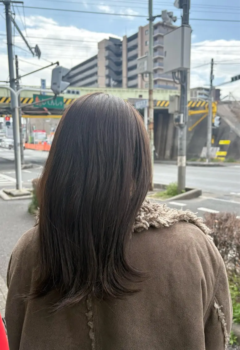 ミディアム カラー ベージュカラー オリーブベージュ カット ヘアカラー トリートメント ナルミ ケイスケのヘアスタイル