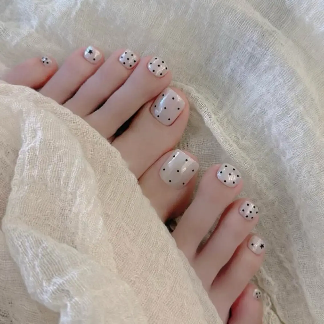 ネイル フットネイル フレンチネイル グラデーション 氷ネイル・うるうるネイル 韓国ネイル フットネイル Mixx Nail_ Studioのネイルデザイン