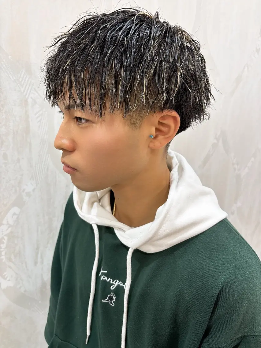 カラー パーマ メンズ メンズメッシュ メンズパーマ メンズツイストパーマ メッシュ ツイストパーマ 原田 健斗のヘアスタイル
