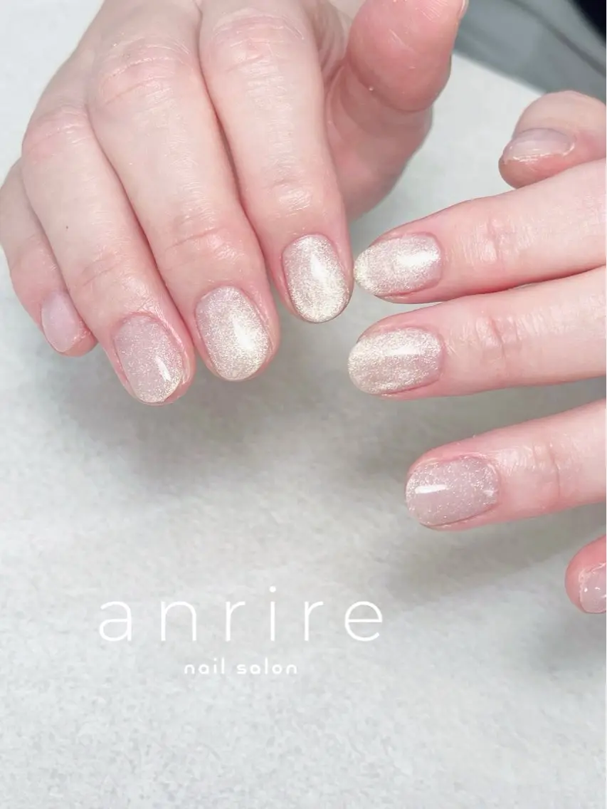 ネイル ジェルネイル ゴールド キラキラネイル マグネットネイル ワンカラーネイル ハンドネイル nailsalon anrireのネイルデザイン