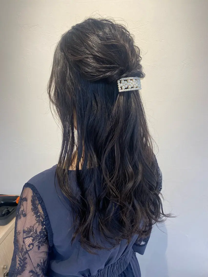 ロング ヘアアレンジ ハーフアップ 結婚式・ブライダル Aya　ブリーチなし 🌱　ダブルカラーのヘアスタイル