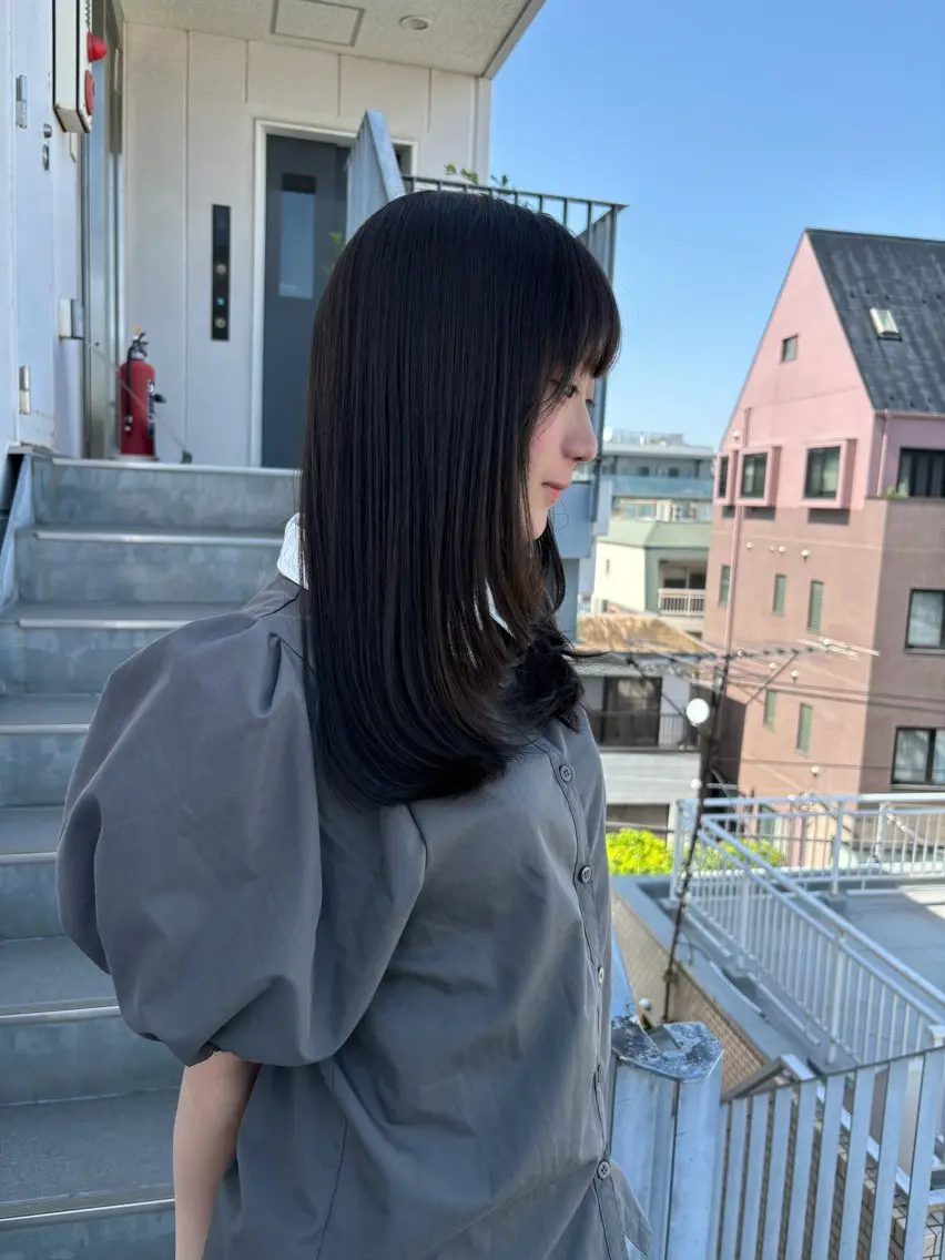 セミロング カラー 透明感カラー グレージュ レイヤーカット カット ヘアカラー 林　蓮/レイヤー /透明感カラーのヘアスタイル