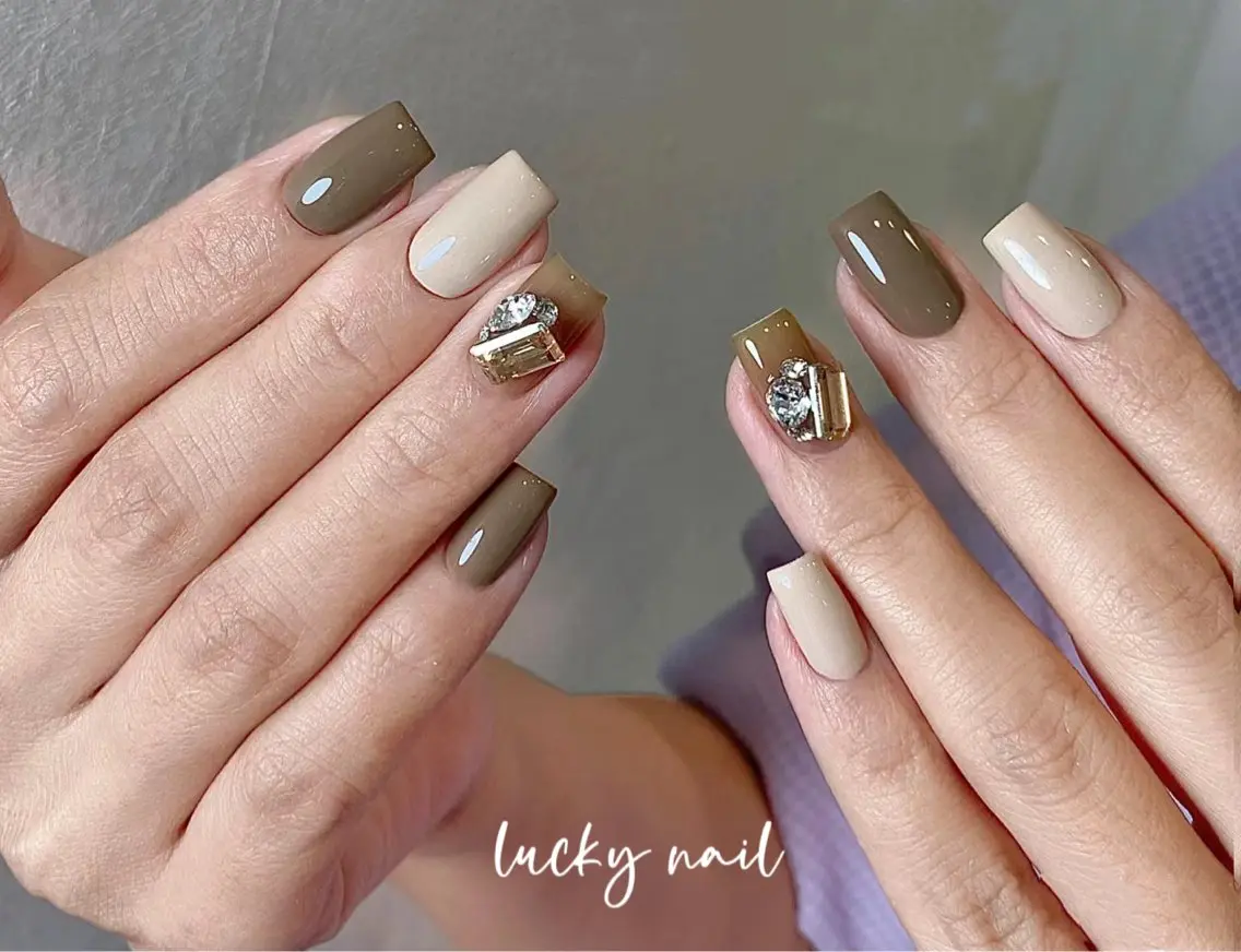 ネイル チークネイル 長さ出し ジェルネイル マグネットネイル 持ち込み ハンドネイル ハンドケア Lucky nail 小林和希のネイルデザイン